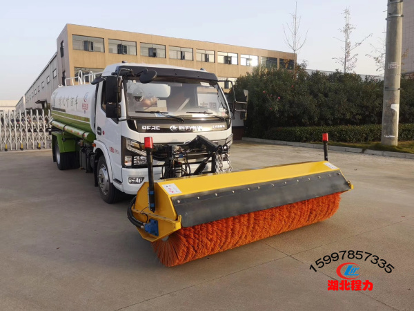 ��װ2.5��ɨѩ��ˢ�Ķ�����������ˮ��