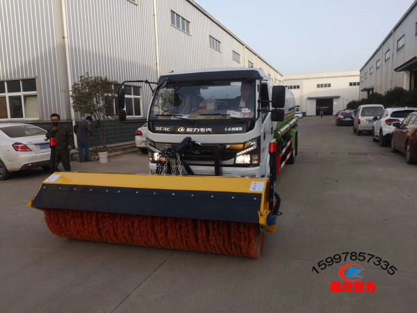 ��װ2.5��ɨѩ��ˢ�Ķ�����������ˮ��