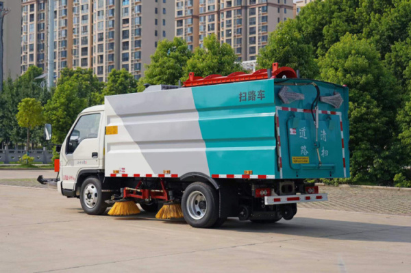 ����4��ɨ·����2�׳�ѩ����