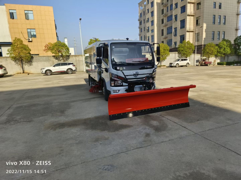 ����С������ϴɨ��ǰ����ѩ��