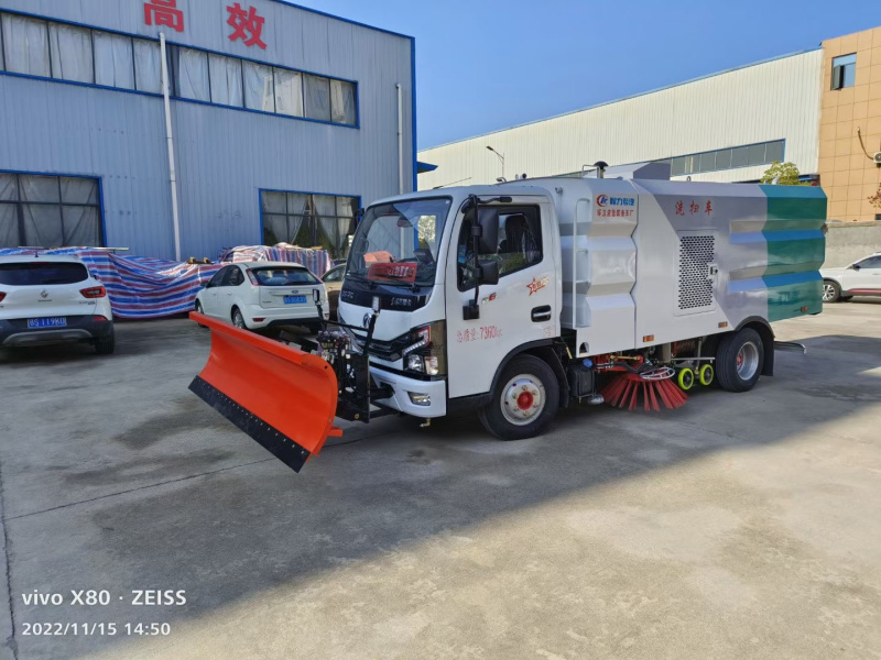 ����С������ϴɨ��ǰ����ѩ��