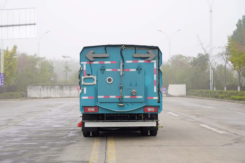 福田奥铃洗扫车(5方) 福田奥铃洗扫车(5方)