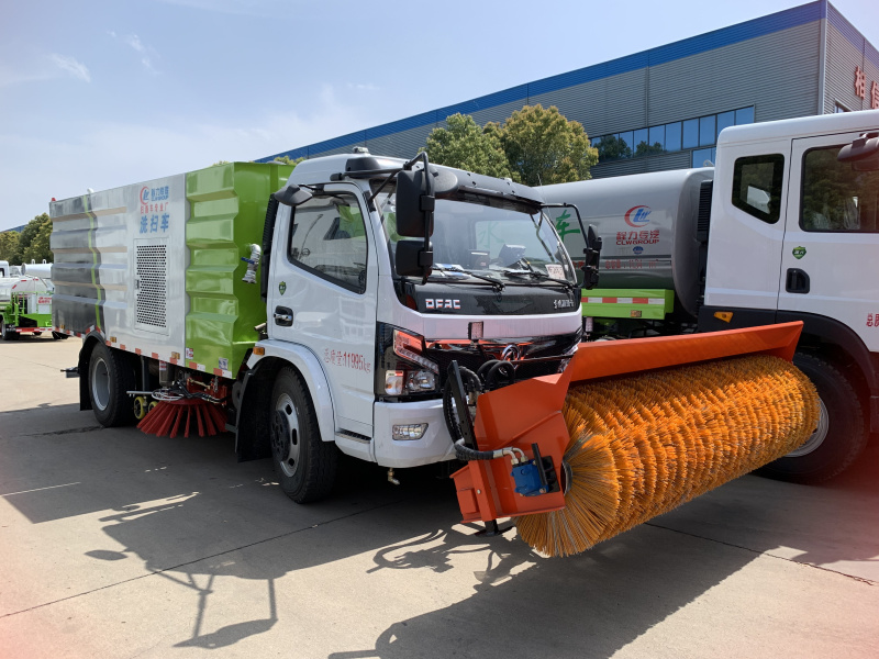 东风大多利卡洗扫车前置加装2.5米除雪滚 东风大多利卡洗扫车前置加装2.5米除雪滚